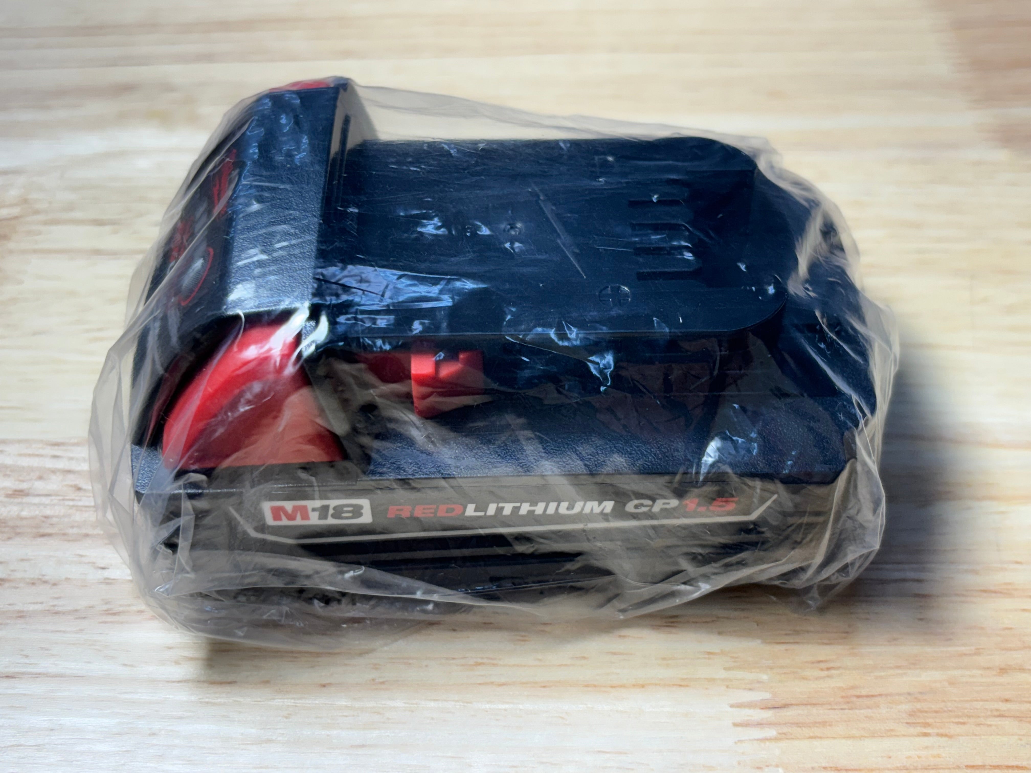 Milwaukee (48-11-1815) - M18 Redlithium 18V 1.5Ah Battery - genuine, brand new in secure, non-retail packaging