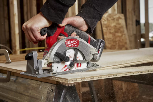 Milwaukee M12 vs M18 Fuel Circular Saw: Specs, Differences & Price