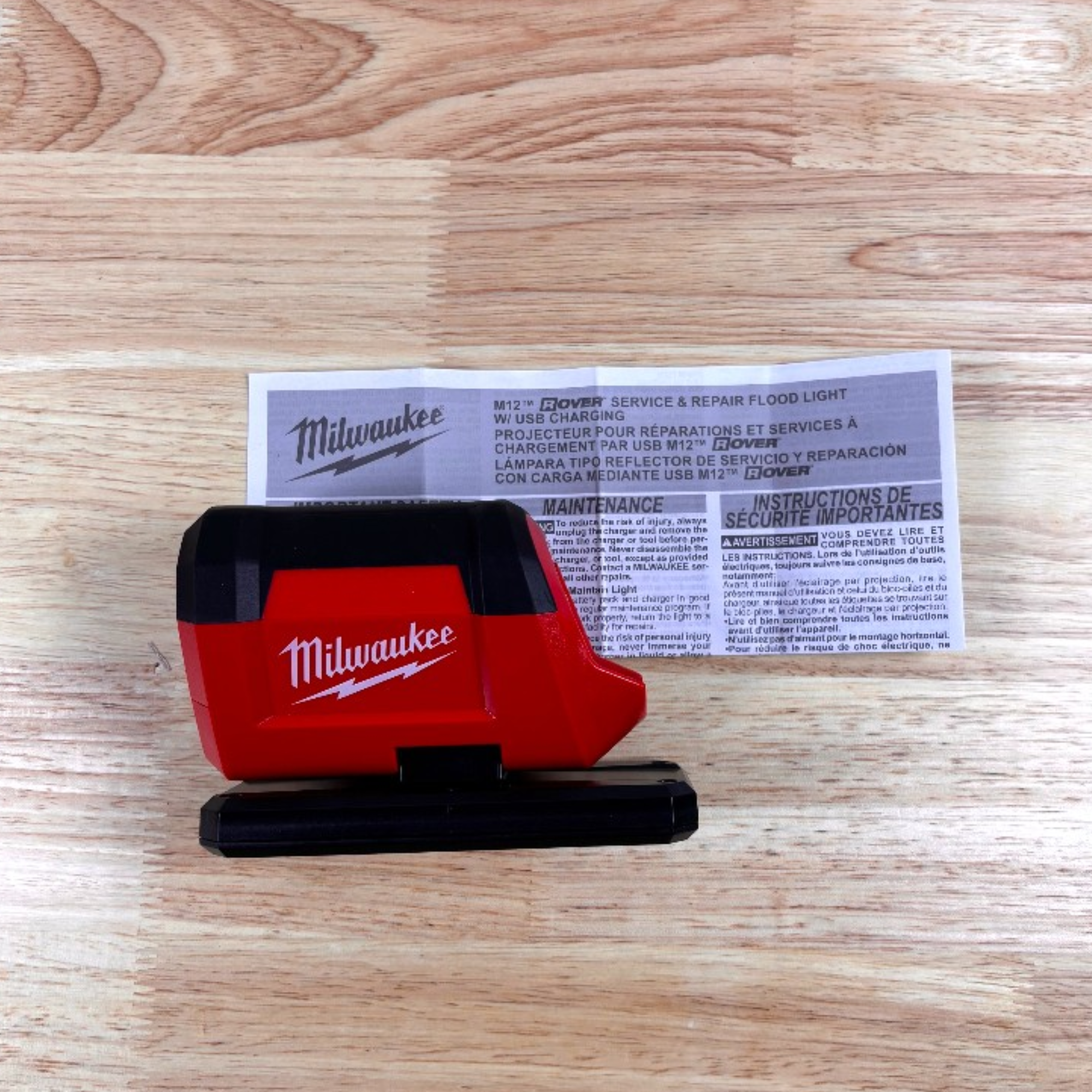 Milwaukee (2367-20) M12 ROVER Service and Repair Flood Light with USB Charging - genuine, brand new in secure, non-retail packaging