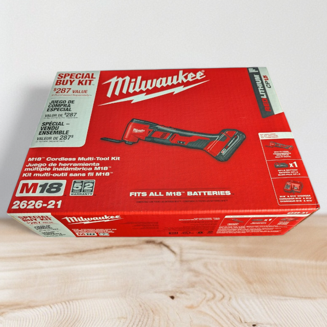Milwaukee M18 18V Lithium-Ion Cordless Oscillating Multi-Tool Kit with one 1.5 Ah Battery & Charger 2626-21
